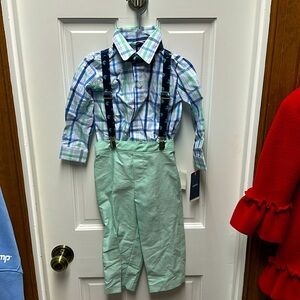 Never worn, with tags Izod 4 piece set. With bow tie